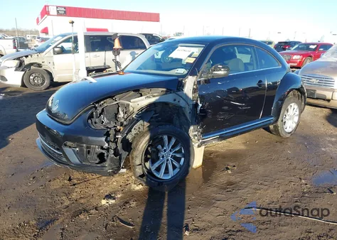 2018 Volkswagen Beetle 2.0T Se из США, поврежденный, VIN 3VWJD7AT1JM701863